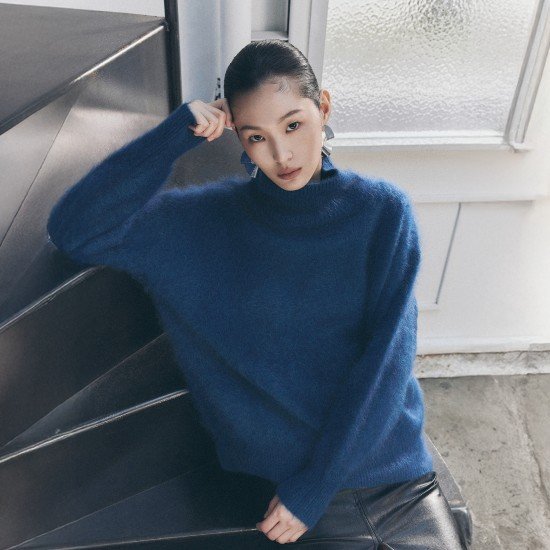 르네크루 25FW 브러쉬드 화이트캐시미어100% 풀오버 [런칭 가격 349,000원]