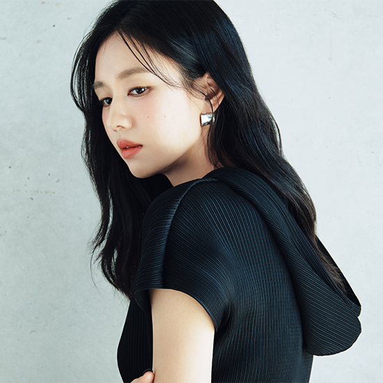 [최초가69,900]X요이츠 26SS 플리츠 후드 스트링 블라우스