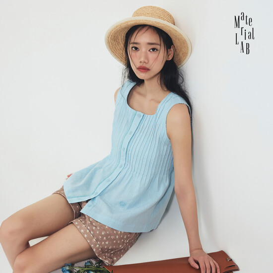 머티리얼랩 26SS 핀턱 슬리브리스 블라우스 2
