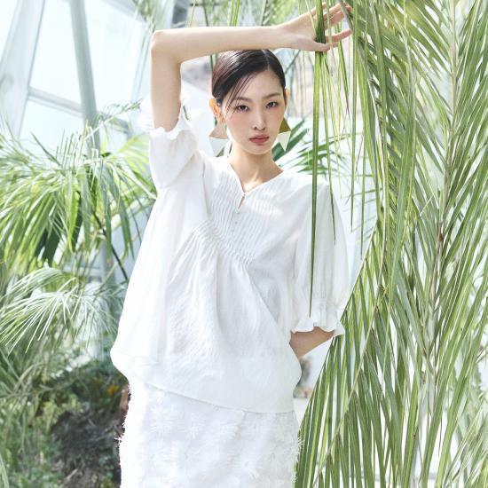 르네크루 26FW 핀턱 디테일 블라우스