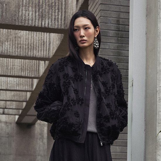 르네크루 26FW 플라워 아플리케 점퍼 4