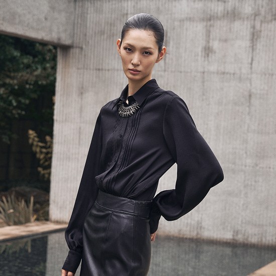 르네크루 26FW 클래식 핀턱 디테일 블라우스 2