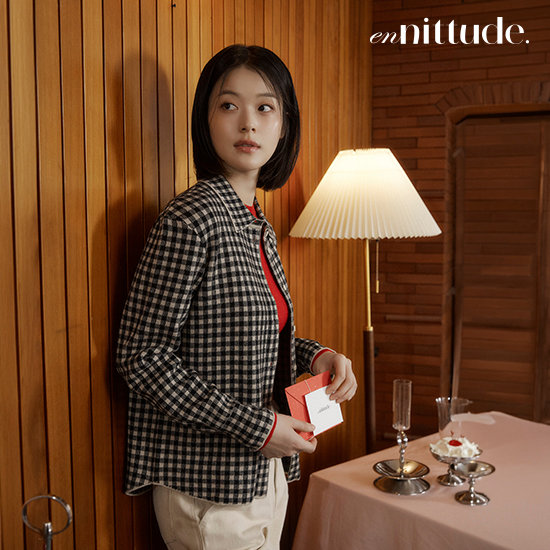 엔니튜드 26FW 여성 체크 니트 셔츠 2종