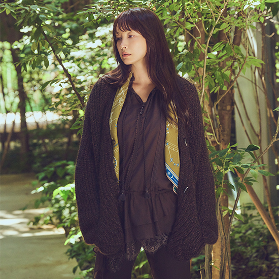 [온플] 26FW 레이스 셔링 롱 블라우스 2