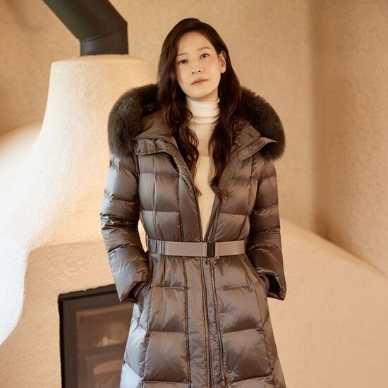 ○26FW 헝가리구스 FOX FUR 벨티드 롱다운