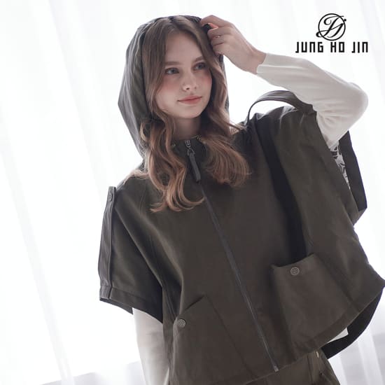 [Jung Ho Jin] 정호진 26FW 여성 케이프 faux 레더 베스트 1종 2