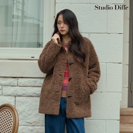 스튜디오디페 FAUX 무스탕 하프 코트